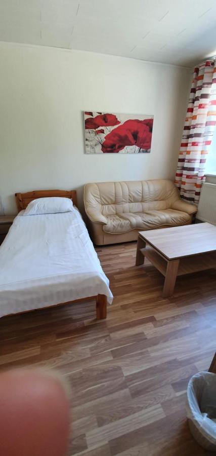 Maenniku Jk Hostel Ταλίν Εξωτερικό φωτογραφία